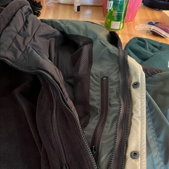 Columbia Men's Olive and Black Ski Jacket - Picture 13 of 16